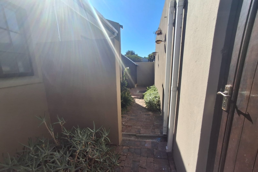 To Let 1 Bedroom Property for Rent in Table View Western Cape